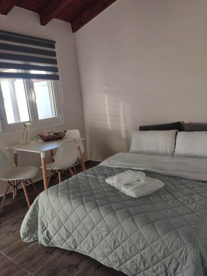 V&E'S Apartments Pigadhia  エクステリア 写真