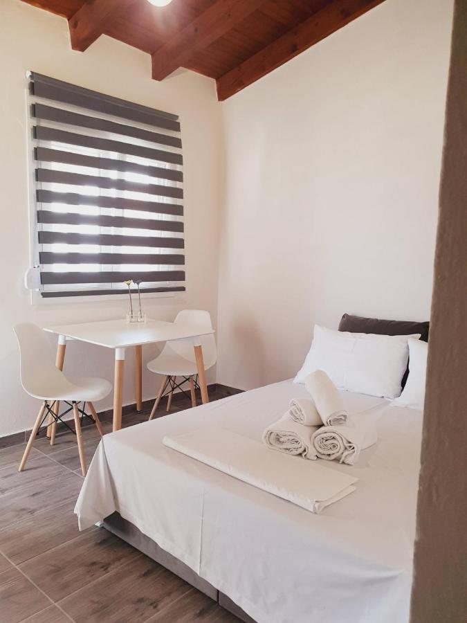 V&E'S Apartments Pigadhia  エクステリア 写真