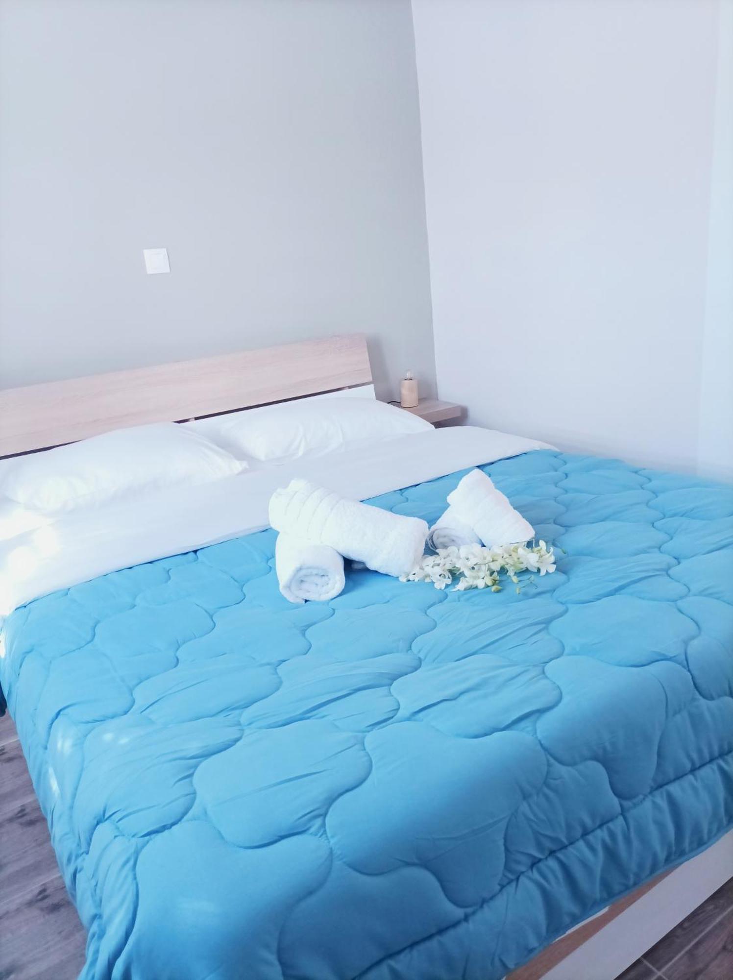 V&E'S Apartments Pigadhia  エクステリア 写真