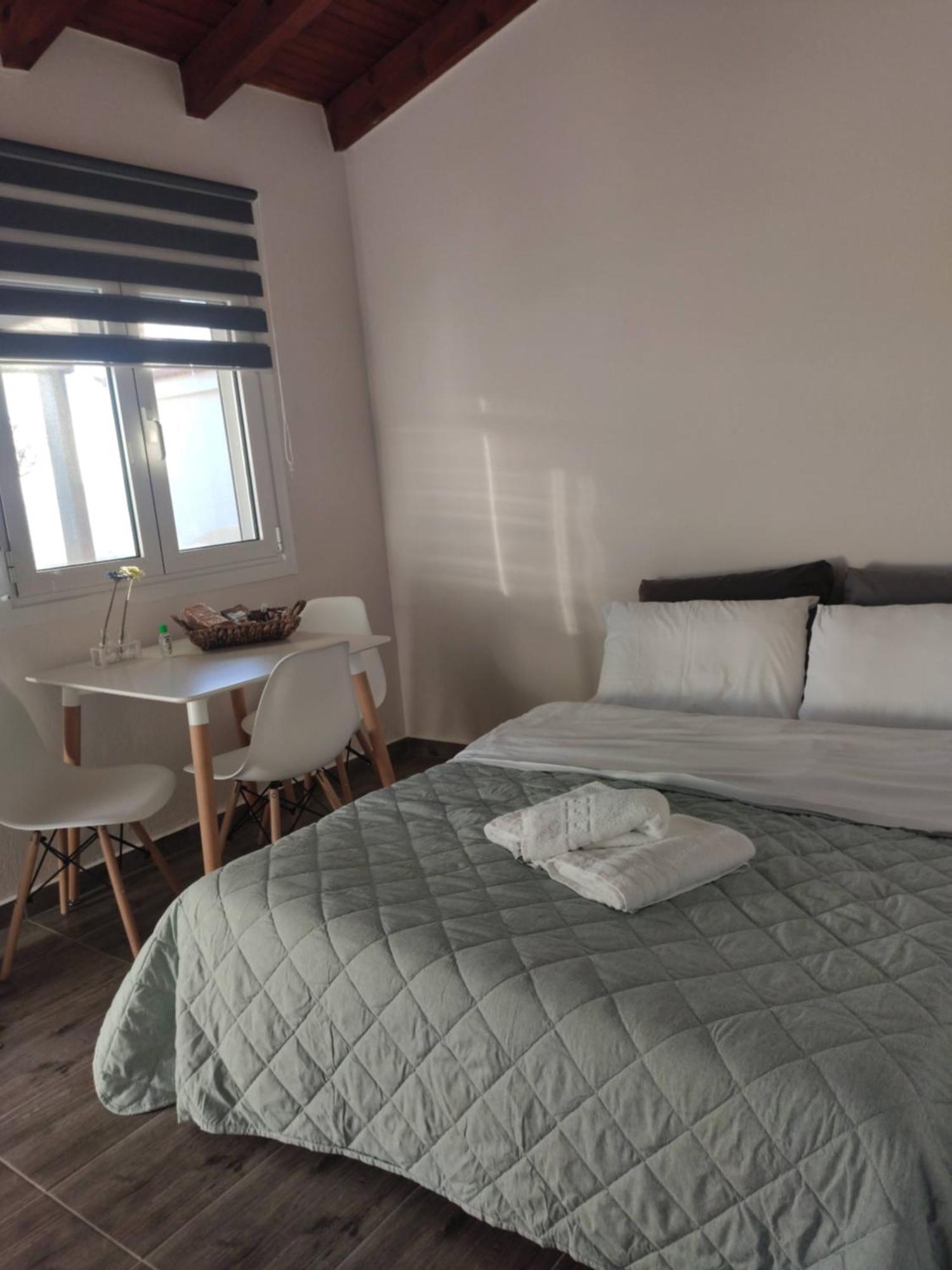 V&E'S Apartments Pigadhia  エクステリア 写真
